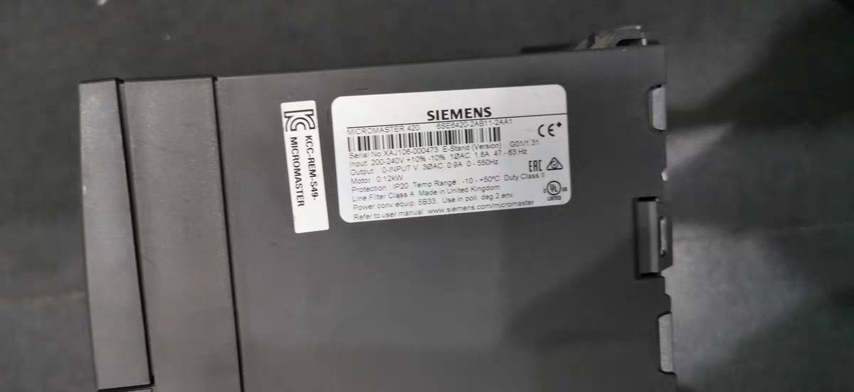 Siemens 6SE6420-2AB11-2AA1 MICROMASTER 420 2