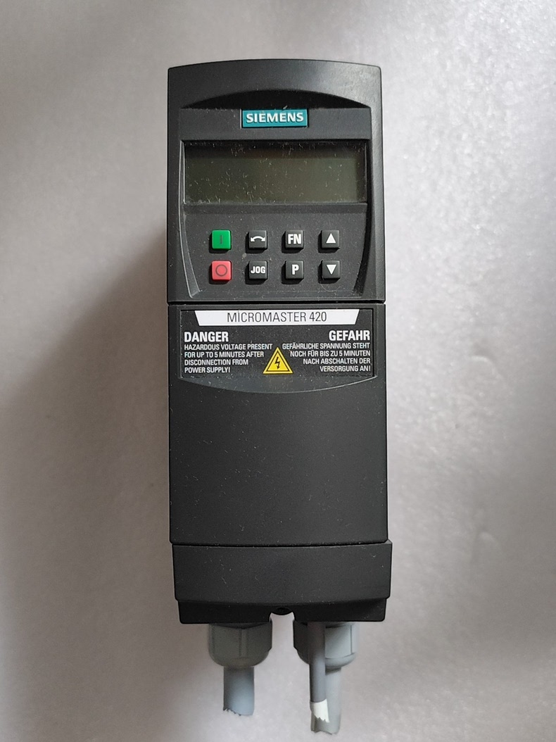 Siemens 6SE6420-2AB17-5AA1 MICROMASTER 420