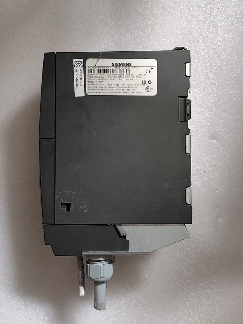 Siemens 6SE6420-2AB17-5AA1 MICROMASTER 420 2