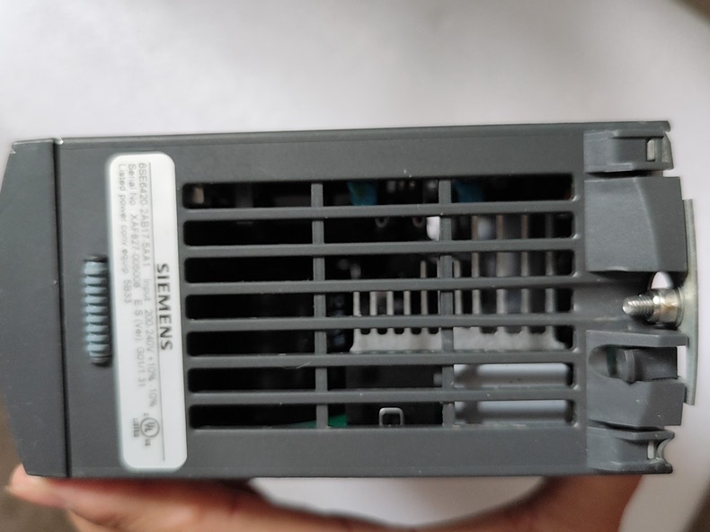 Siemens 6SE6420-2AB17-5AA1 MICROMASTER 420 4