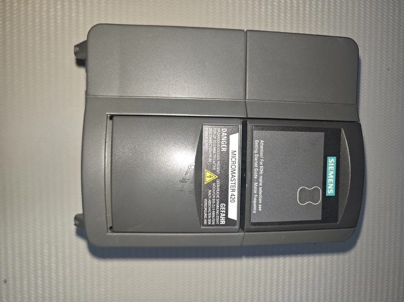 Siemens 6SE6420-2AB21-1BA1 MICROMASTER 420 4
