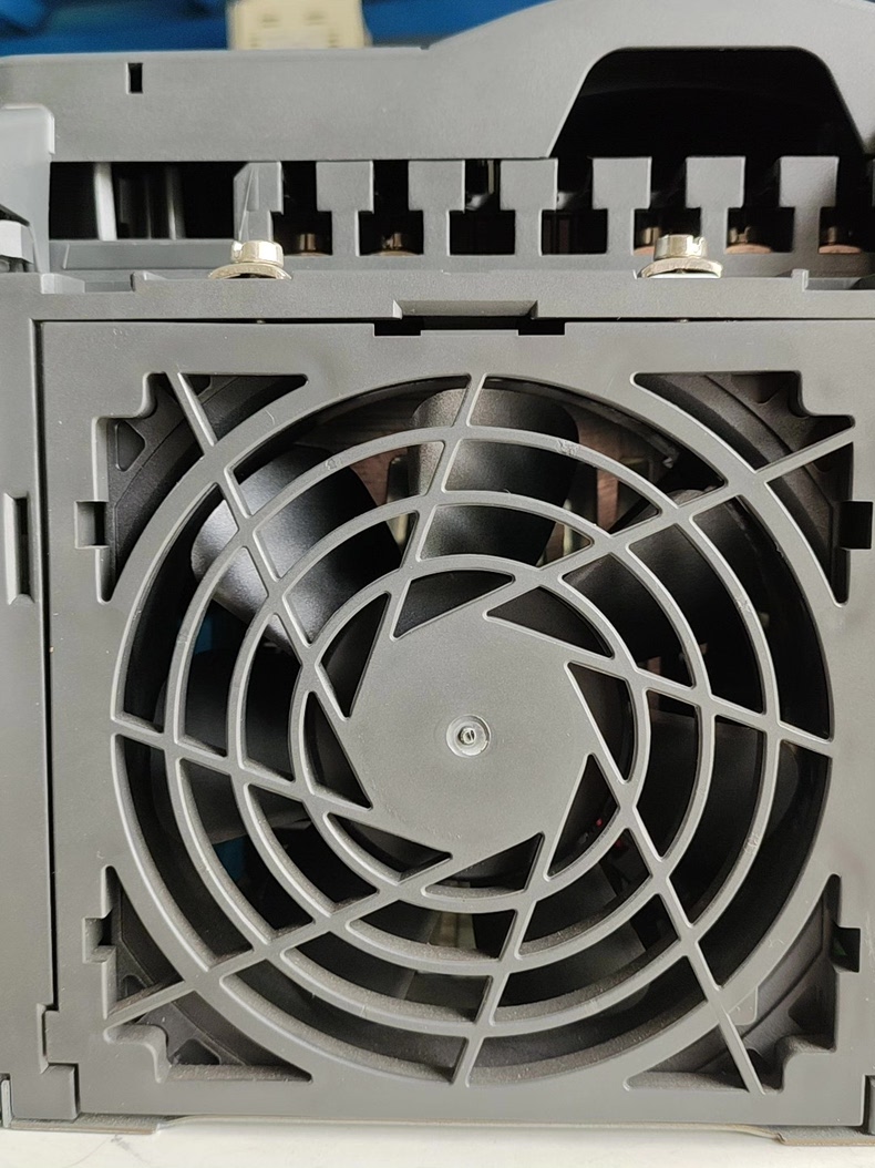 Siemens 6SE6420-2AD27-5CA1 MICROMASTER 420 4