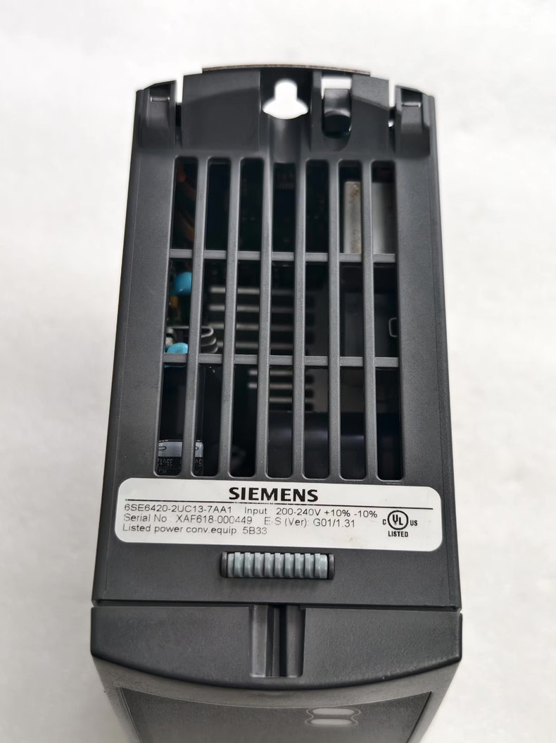 Siemens 6SE6420-2UC13-7AA1 MICROMASTER 420 4