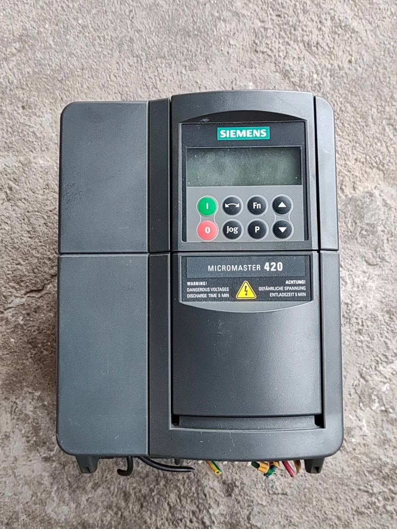 Siemens 6SE6420-2UD22-2BA1 MICROMASTER 420