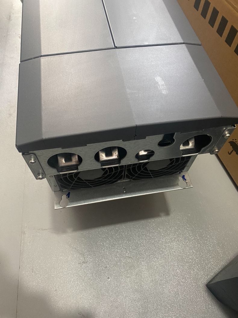 Siemens 6SE6430-2AD33-7EA0 MICROMASTER 430 3