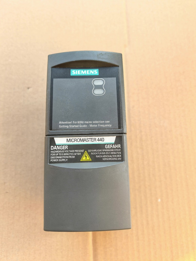 Siemens 6SE6440-2AB11-2AA1 MICROMASTER 440