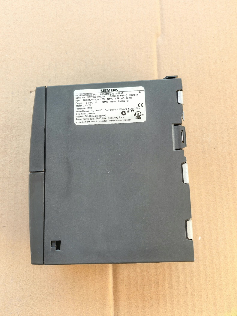 Siemens 6SE6440-2AB11-2AA1 MICROMASTER 440 2