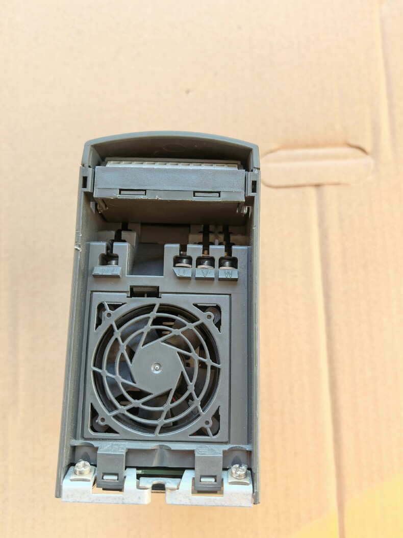 Siemens 6SE6440-2AB11-2AA1 MICROMASTER 440 6