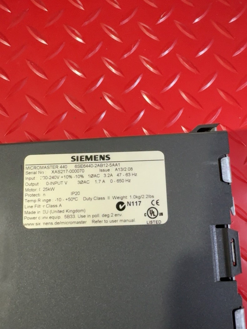 Siemens 6SE6440-2AB12-5AA1 MICROMASTER 440 4