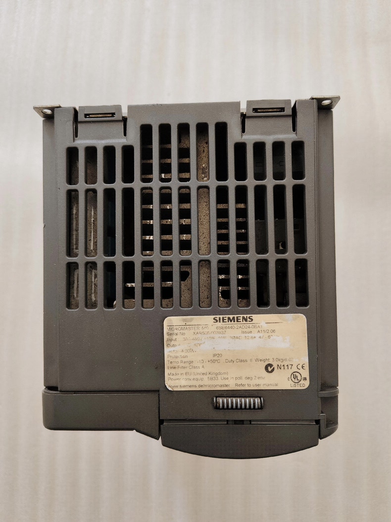 Siemens 6SE6440-2AD24-0BA1 MICROMASTER 440 2