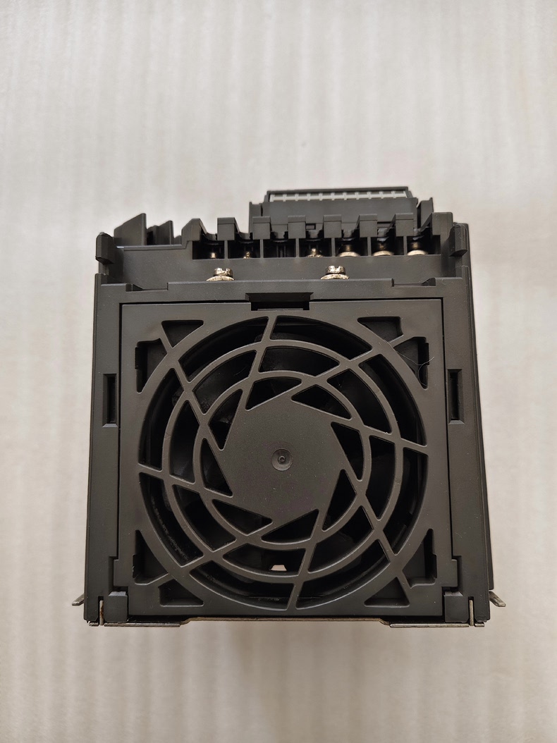 Siemens 6SE6440-2AD24-0BA1 MICROMASTER 440 3