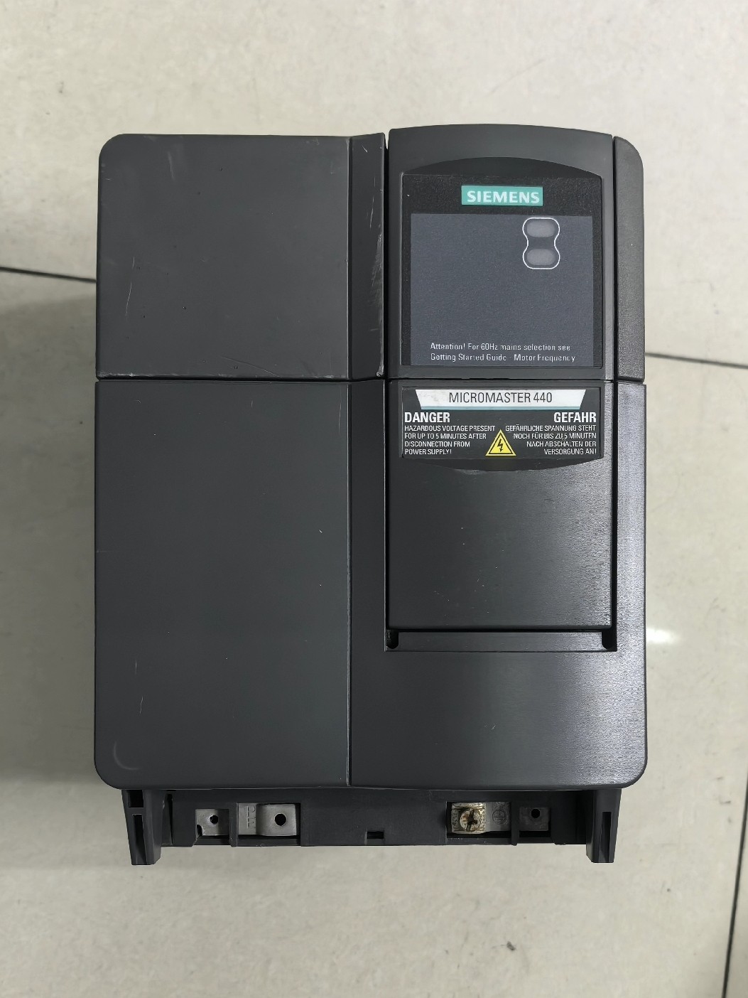 Siemens 6SE6440-2AD27-5CA1 MICROMASTER 440