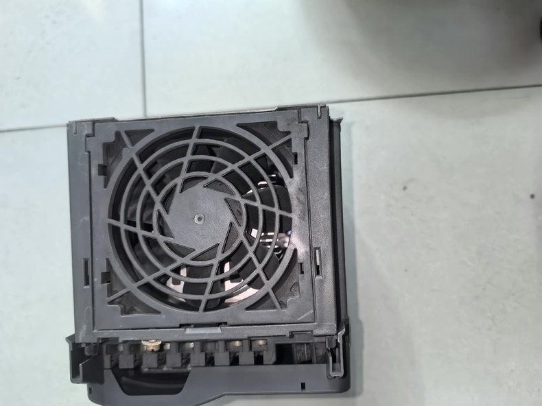 Siemens 6SE6440-2AD27-5CA1 MICROMASTER 440 4