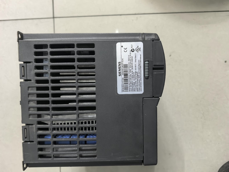 Siemens 6SE6440-2AD27-5CA1 MICROMASTER 440 6