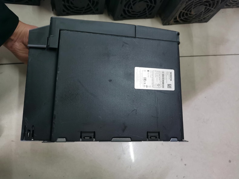 Siemens 6SE6440-2AD31-1CA1 MICROMASTER 440 2