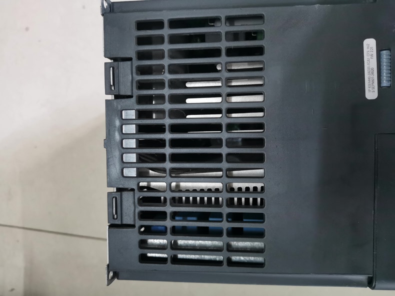 Siemens 6SE6440-2AD31-1CA1 MICROMASTER 440 3