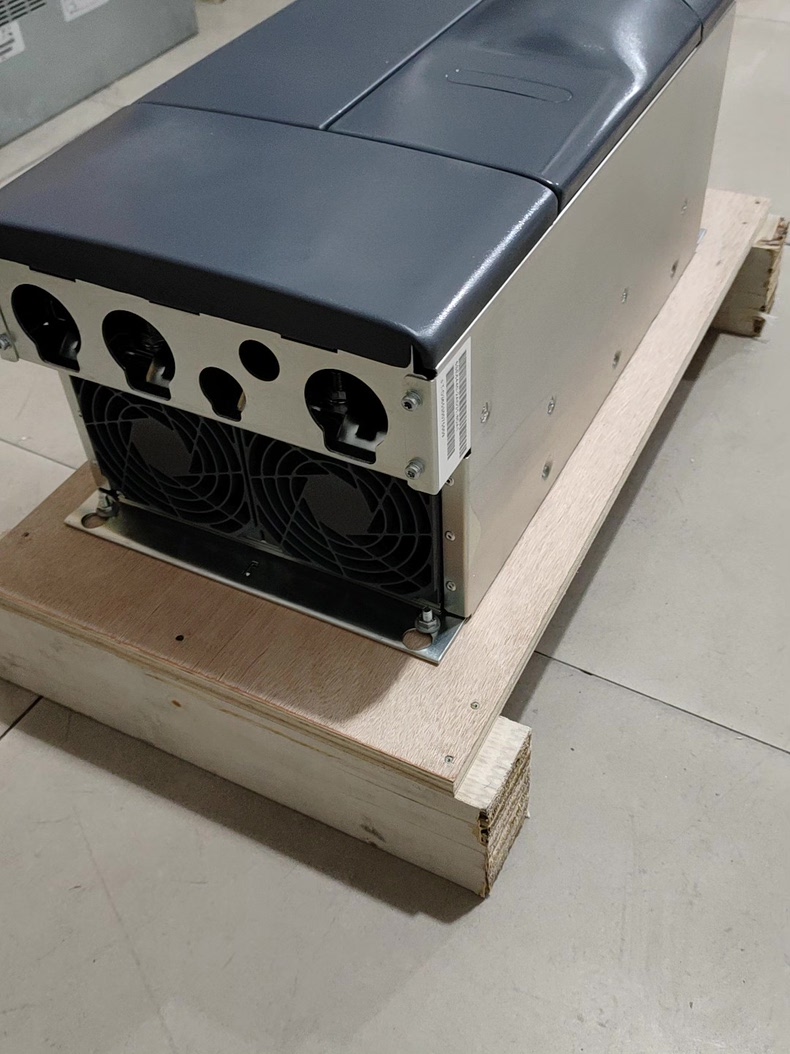 Siemens 6SE6440-2AD31-8DA1 MICROMASTER 440 3