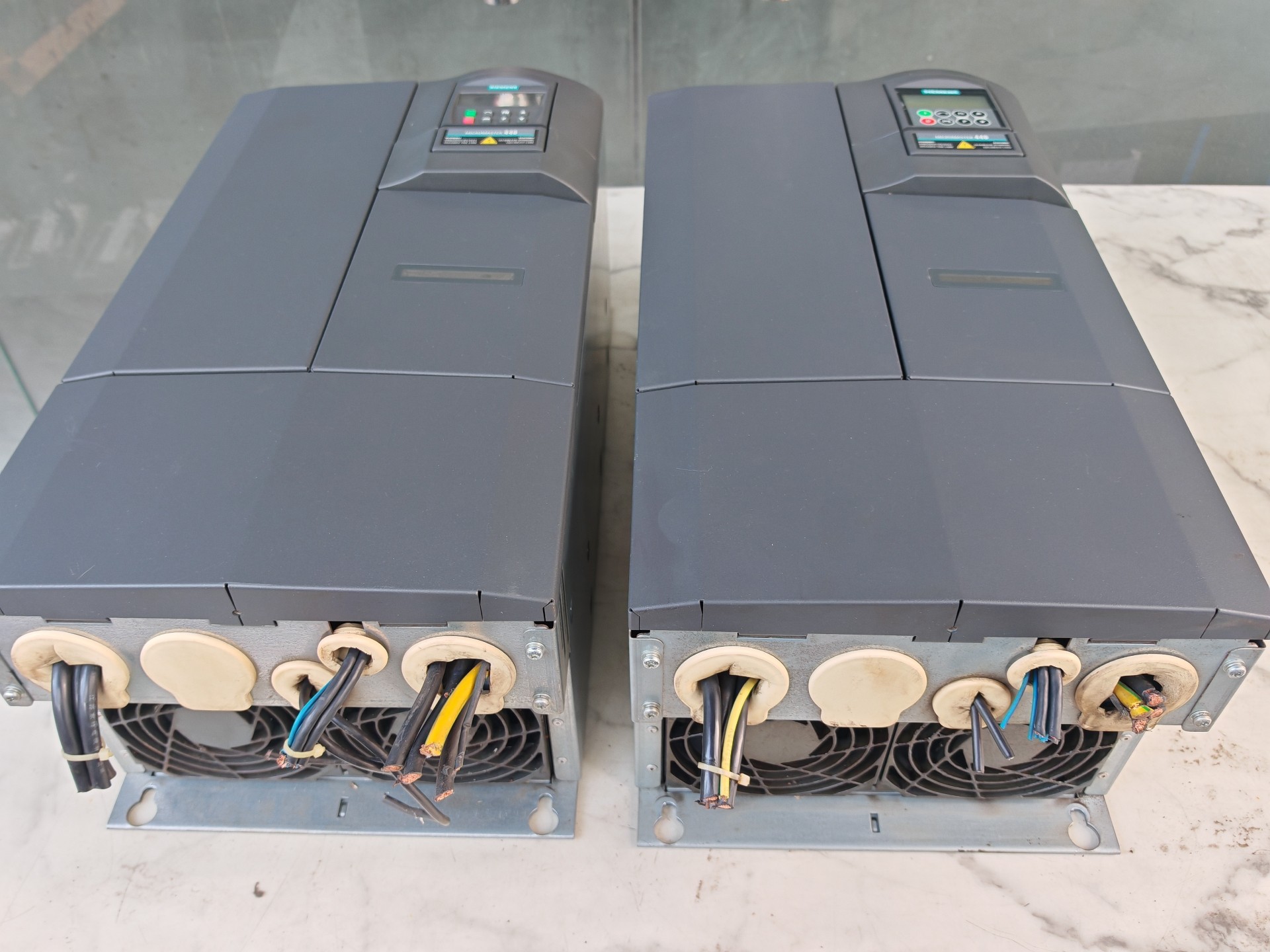Siemens 6SE6440-2AD33-0EA1 MICROMASTER 440 2