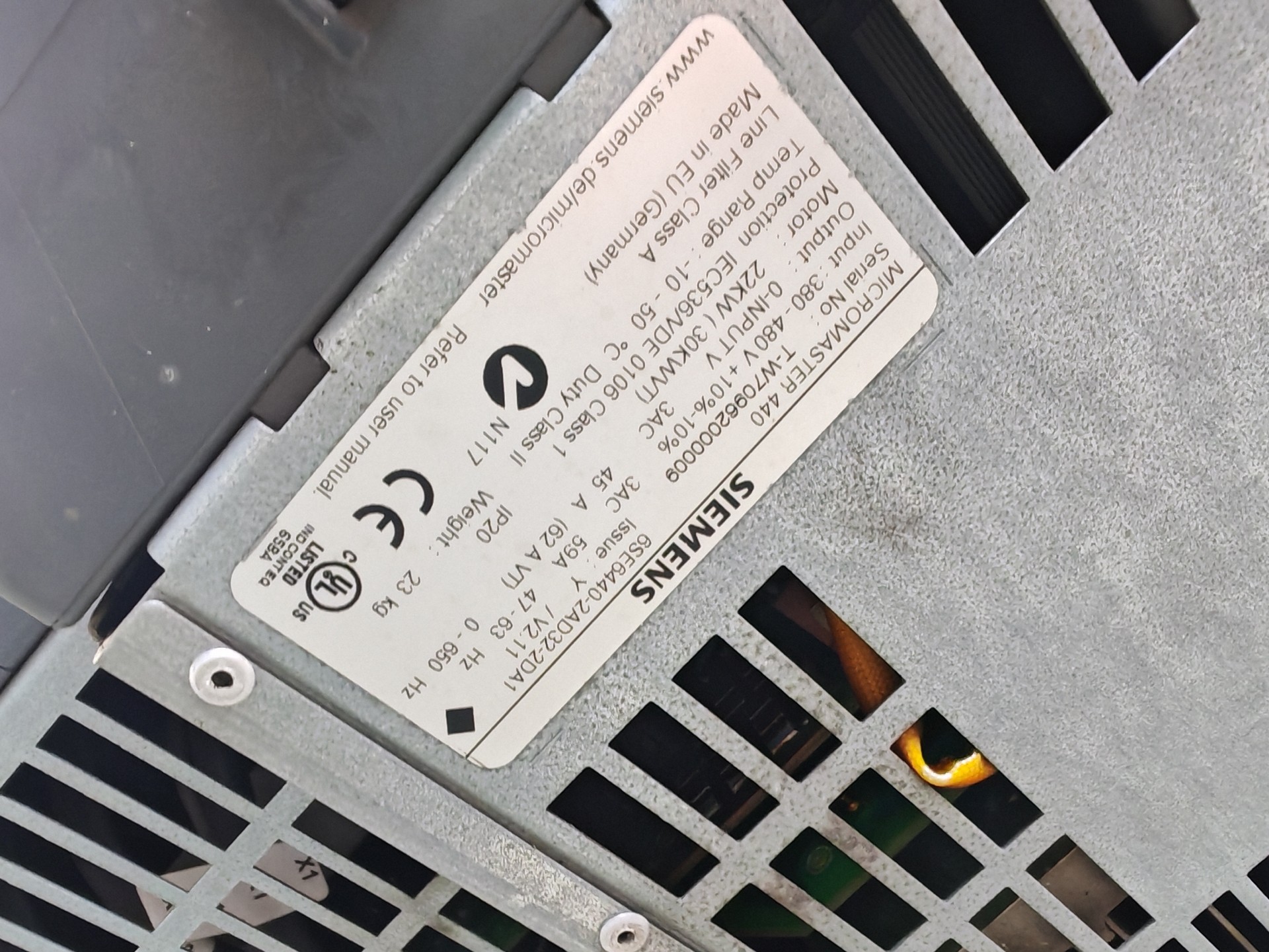 Siemens 6SE6440-2AD33-0EA1 MICROMASTER 440 3