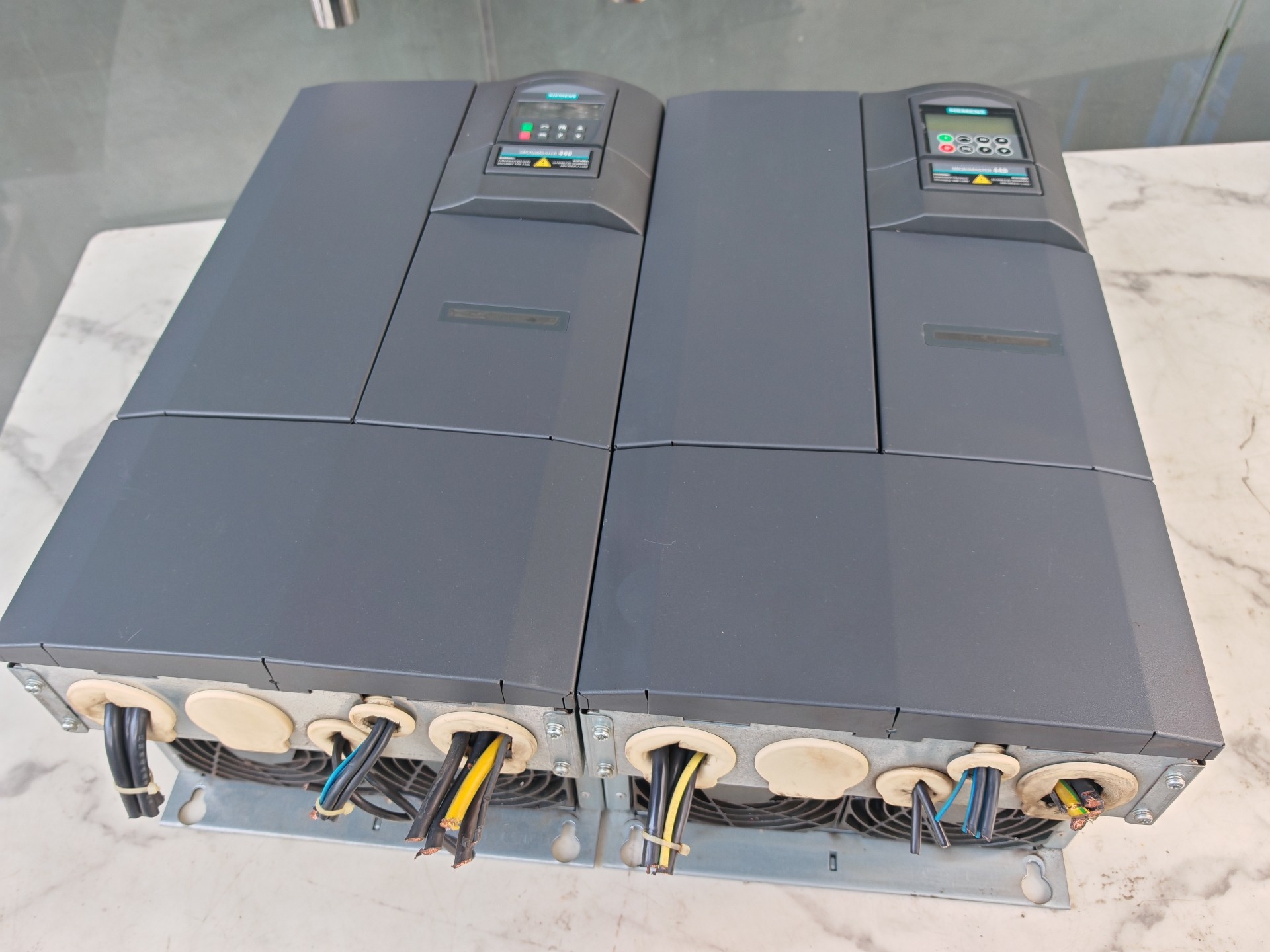 Siemens 6SE6440-2AD33-0EA1 MICROMASTER 440 6