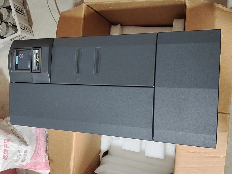 Siemens 6SE6440-2AD33-7EA1 MICROMASTER 440