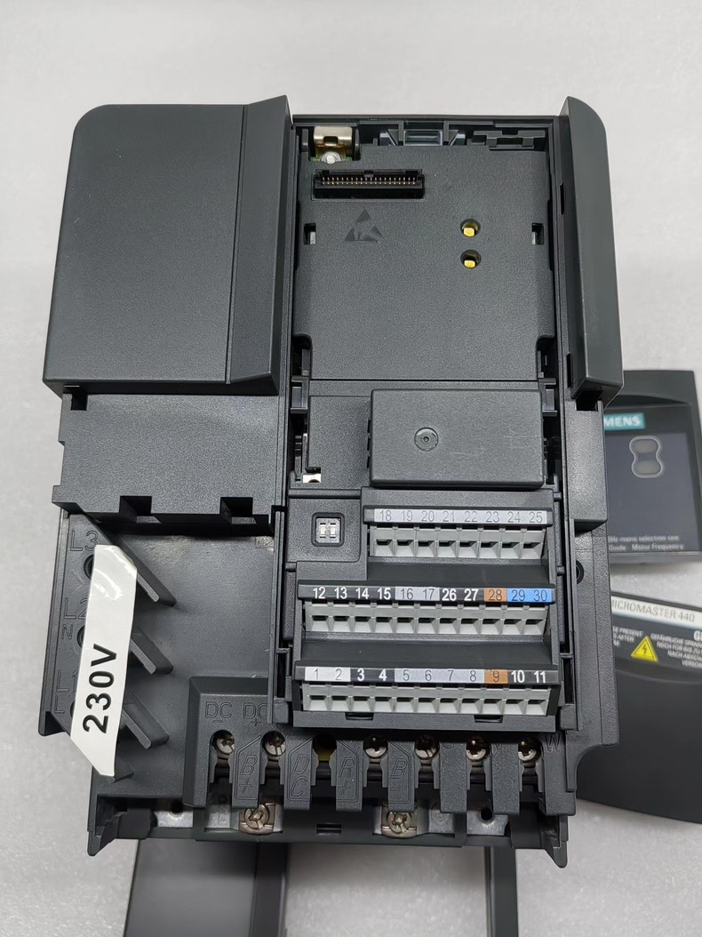 Siemens 6SE6440-2UC21-1BA1 MICROMASTER 440 2