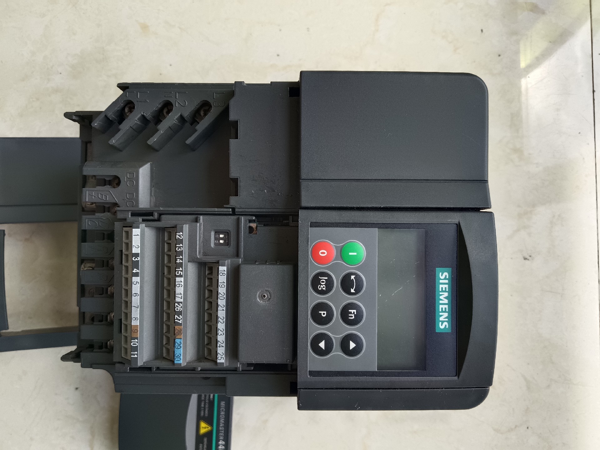 Siemens 6SE6440-2UD24-0BA1 MICROMASTER 440 5