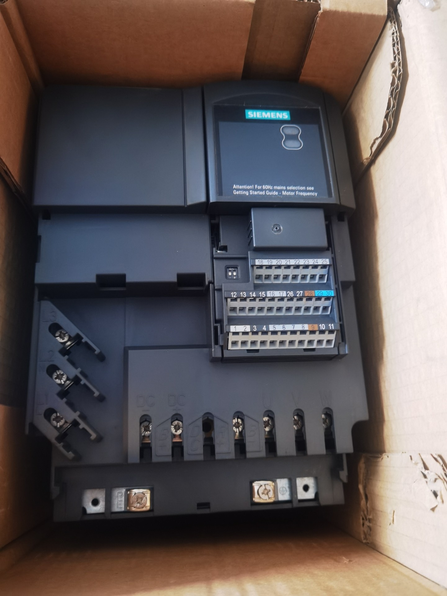 Siemens 6SE6440-2UE25-5CA1 MICROMASTER 440 2