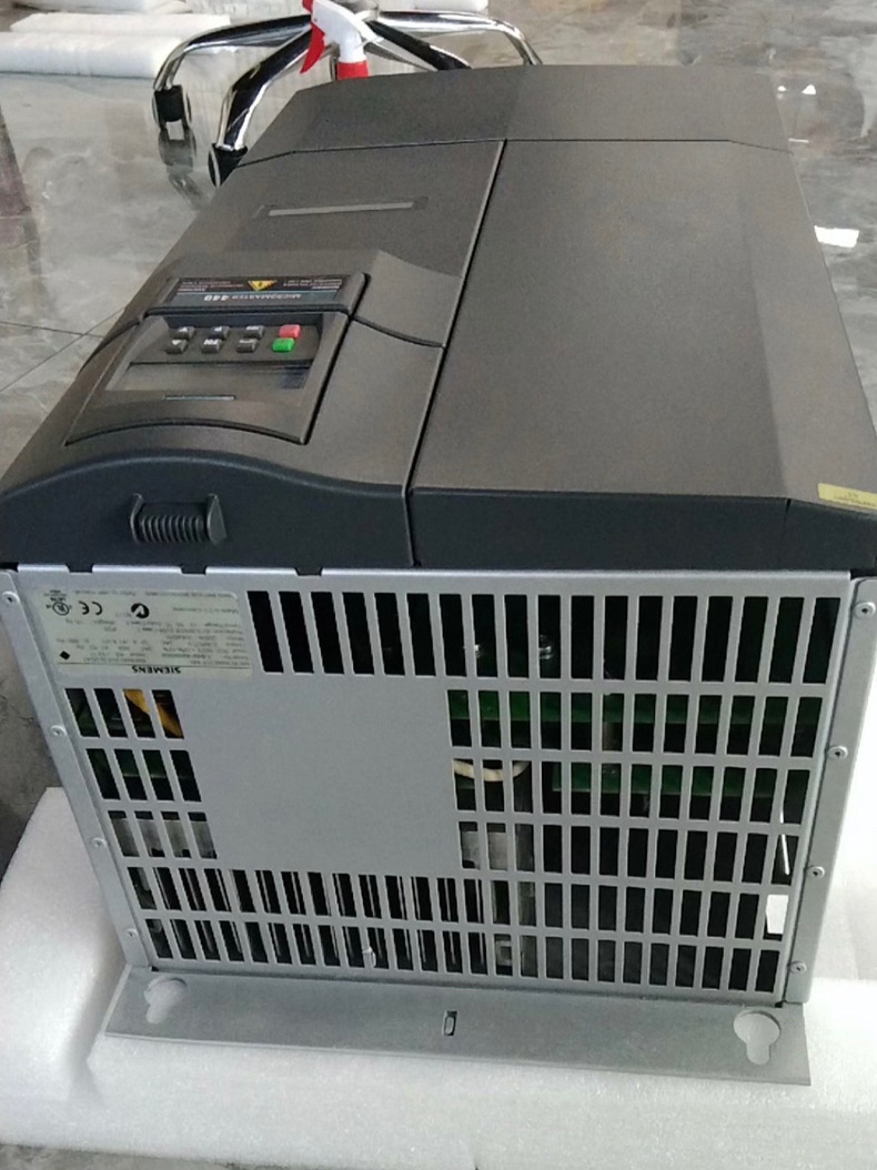 Siemens 6SE6440-2UE32-2DA1 MICROMASTER 440 2