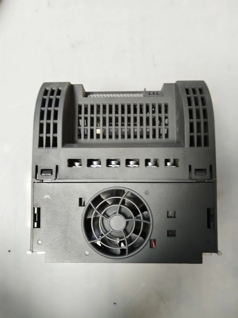 Siemens 6SL3210-5BB22-2UV0 SINAMICS V20 3
