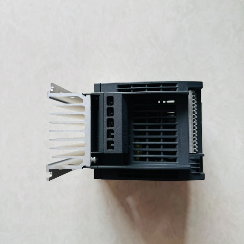 Siemens 6SL3210-5BE15-5CV0 SINAMICS V20 6