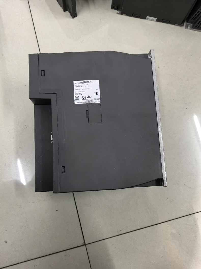 Siemens 6SL3210-5DE21-3UA0 SINAMICS V70 2
