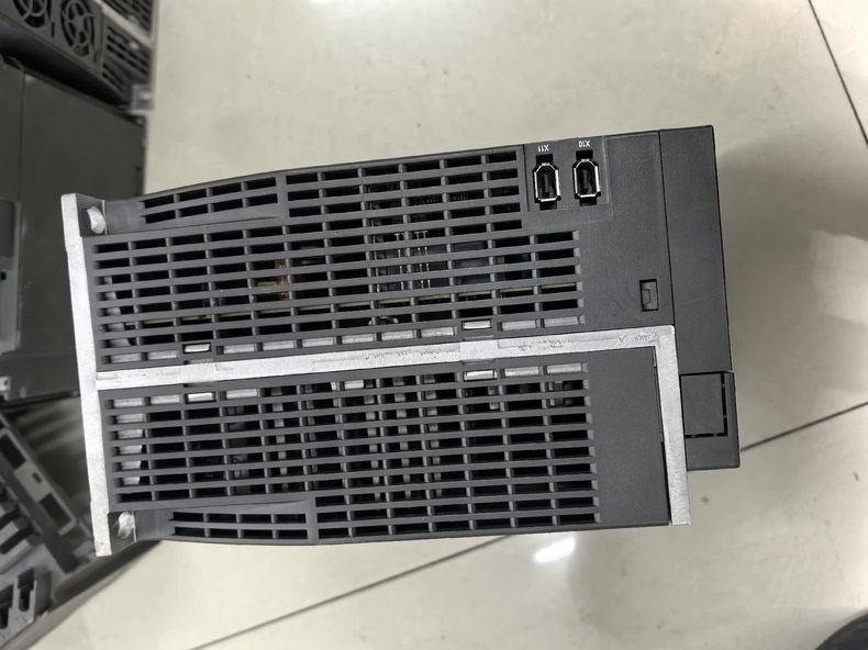 Siemens 6SL3210-5DE21-3UA0 SINAMICS V70 3
