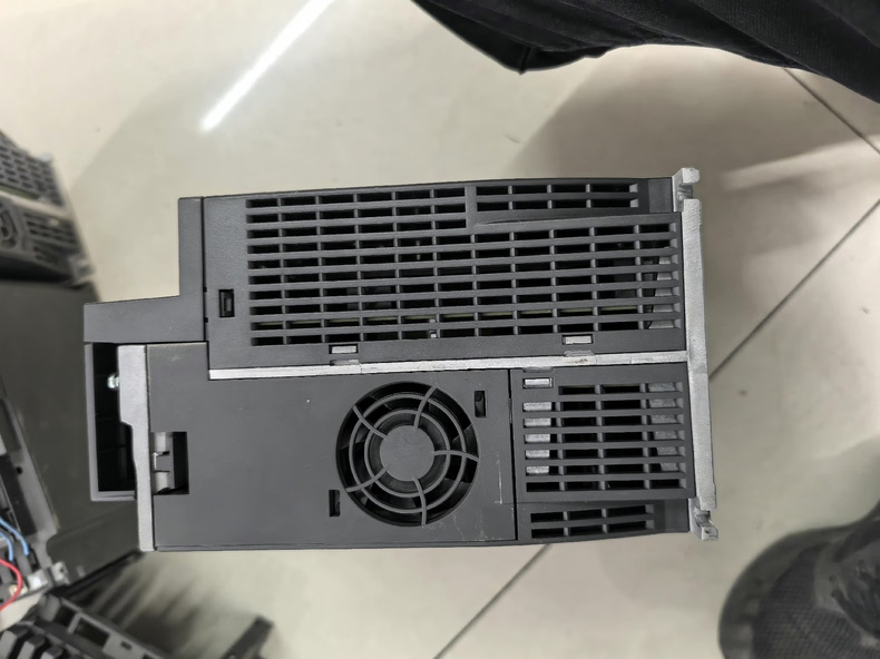 Siemens 6SL3210-5DE21-3UA0 SINAMICS V70 5