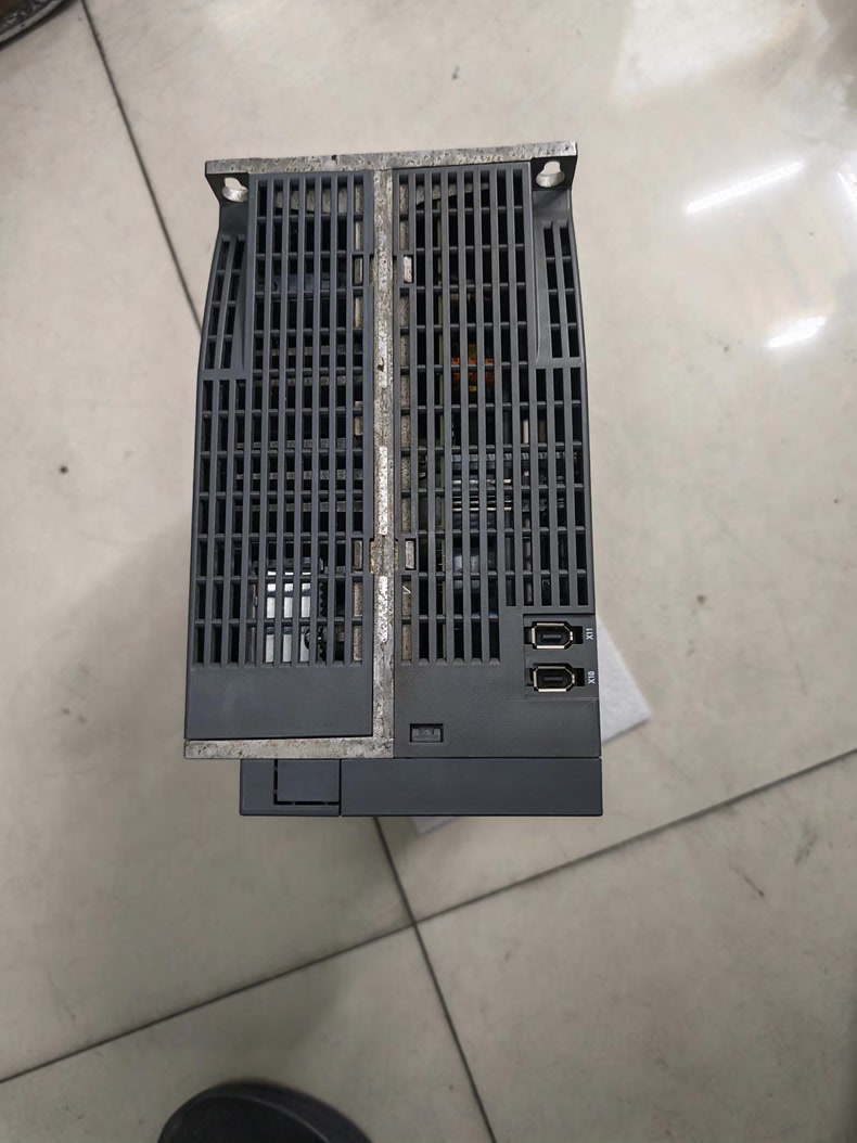 Siemens 6SL3210-5DE22-0UA0 SINAMICS V70 3