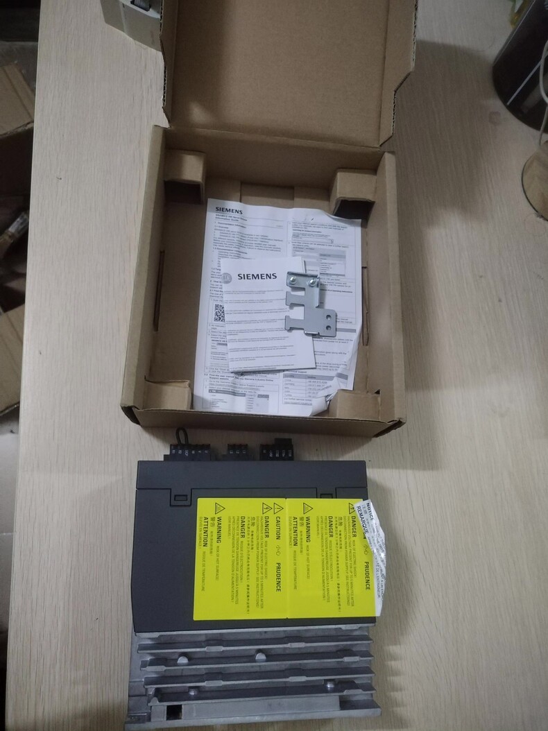 Siemens 6SL3210-5FB10-2UF2 SINAMICS V90 5
