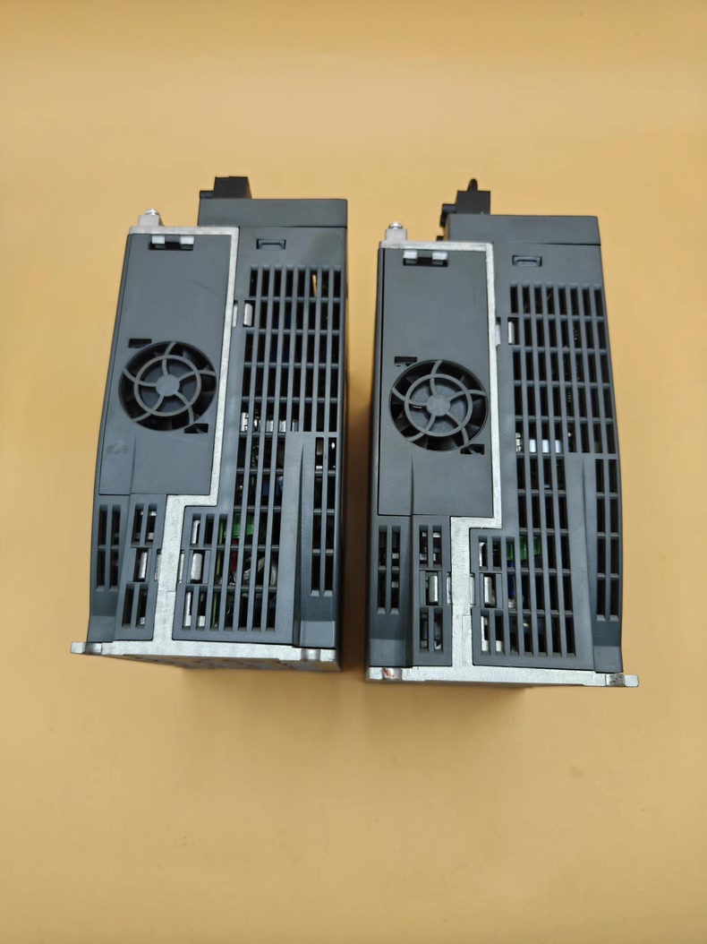 Siemens 6SL3210-5FB11-0UF1 SINAMICS V90 3