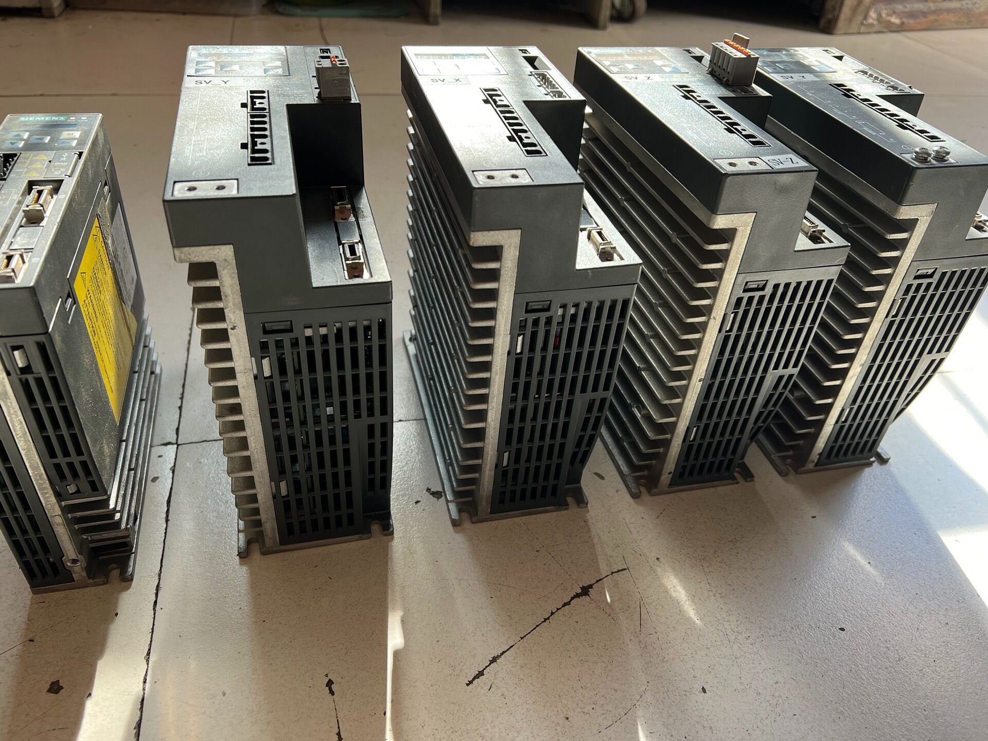 Siemens 6SL3210-5FE10-8UF0 SINAMICS V90 2