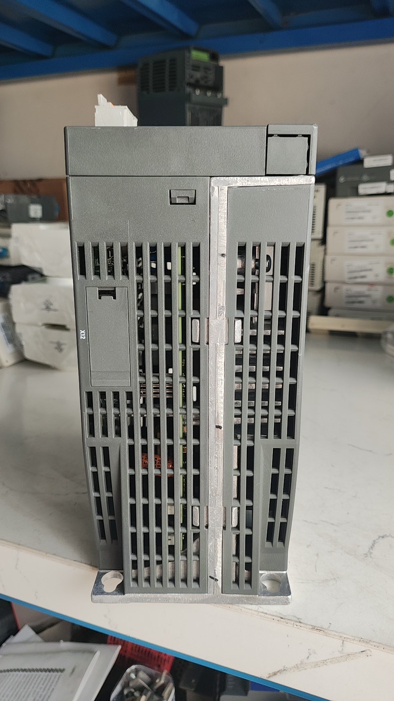 Siemens 6SL3210-5FE11-5UA0 SINAMICS V90 4