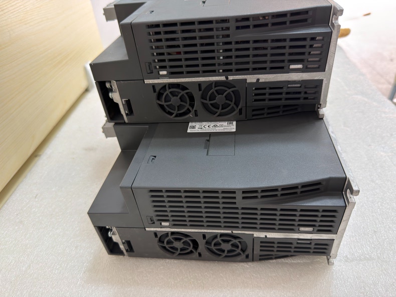 Siemens 6SL3210-5FE12-0UF0 SINAMICS V90 6