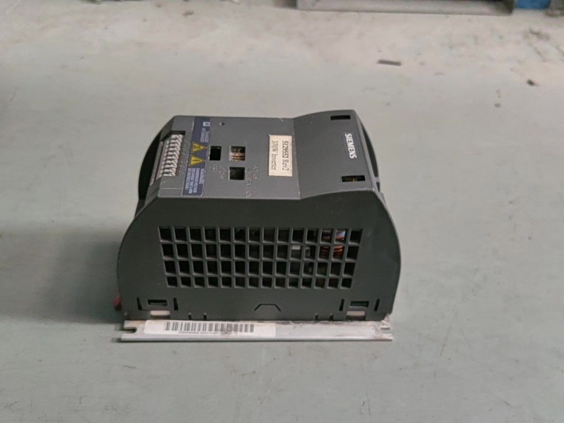 Siemens 6SL3211-0KB13-7BB1 SINAMICS G110 4