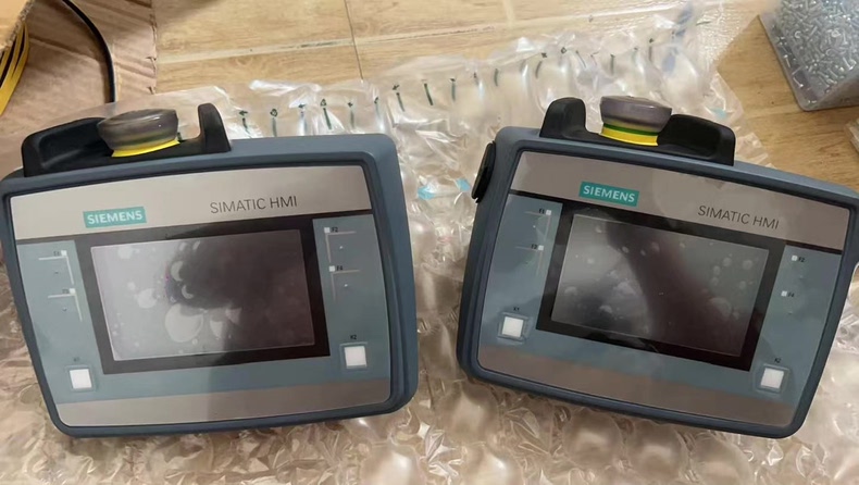 Siemens 6AV2125-2DB23-0AX0 KTP400F