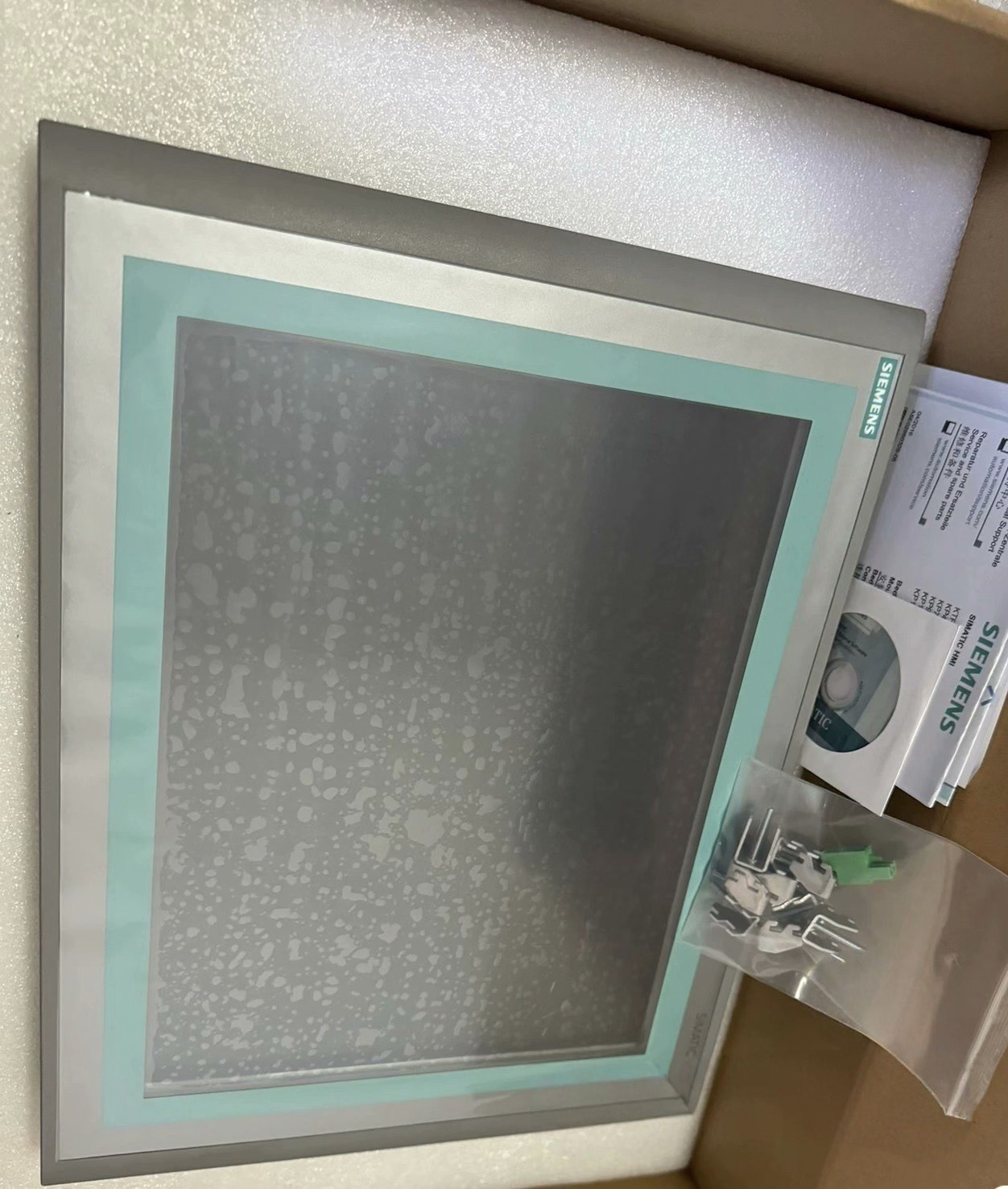Siemens 6AV6647-0AG11-3AX0 TP1500 2