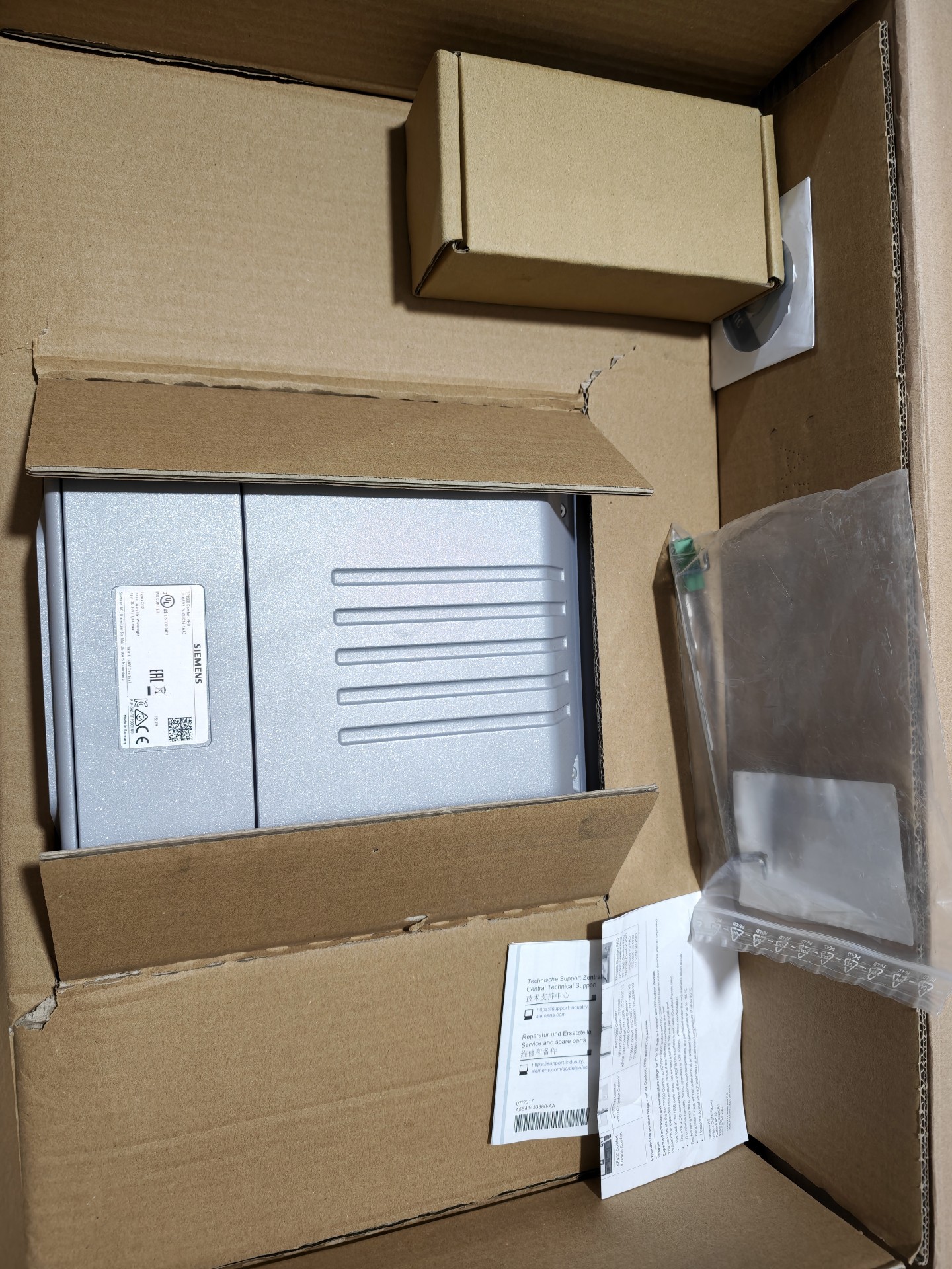 Siemens 6AV2124-0UC24-1AX0 TP1900 3