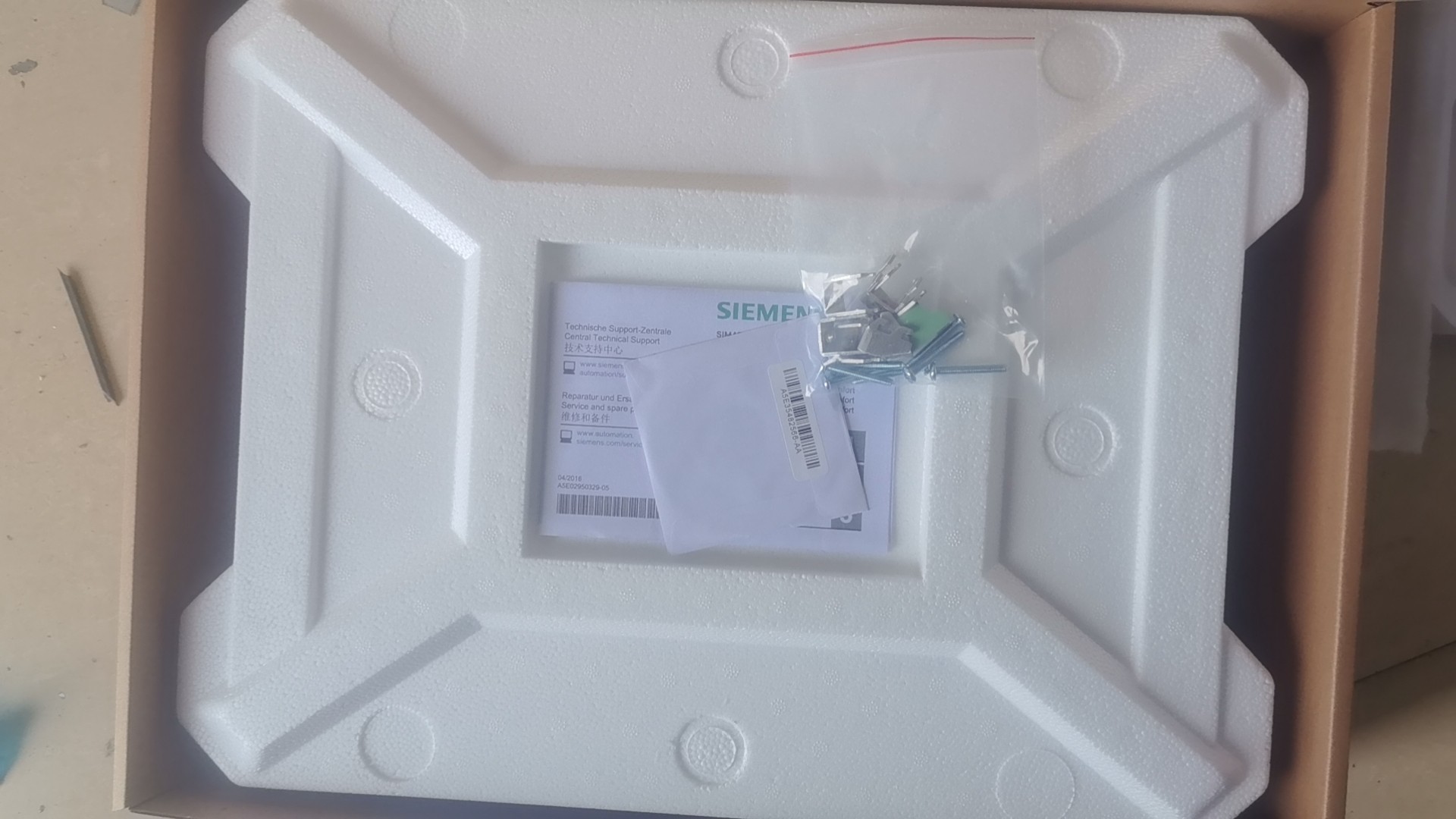 Siemens 6AV2144-8JC10-0AA0 TP900 3