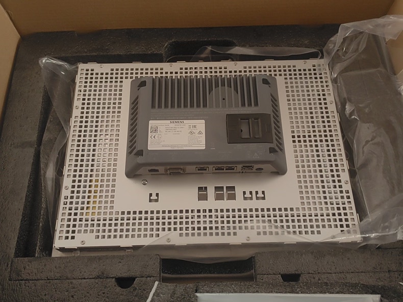Siemens 6AV2144-8QC10-0AA1 TP1500