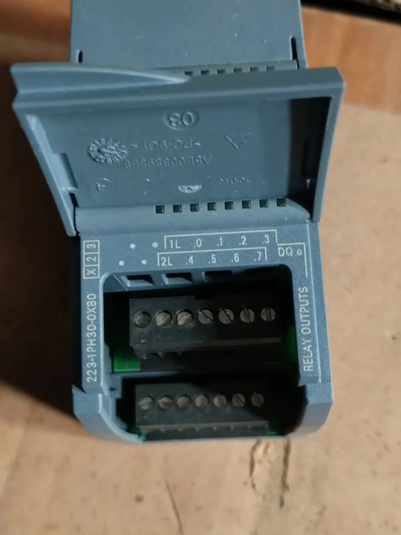 Siemens 6ES7223-1PH30-0XB0  4
