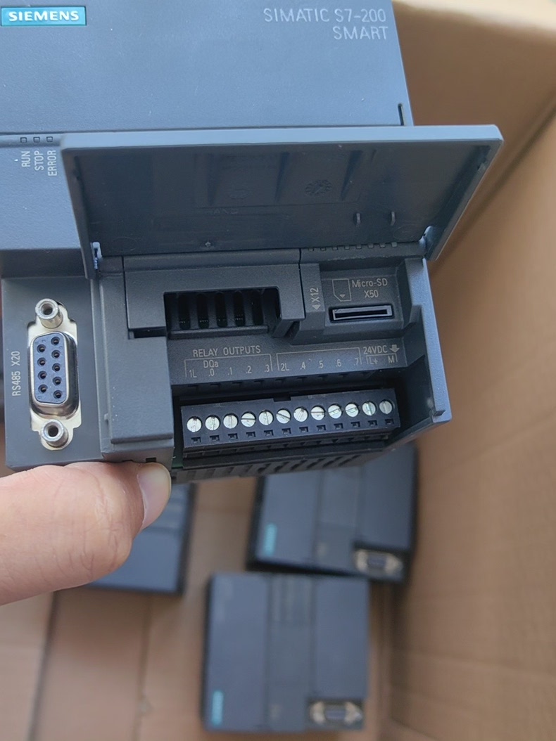 Siemens 6ES7288-1SR20-0AA1  3