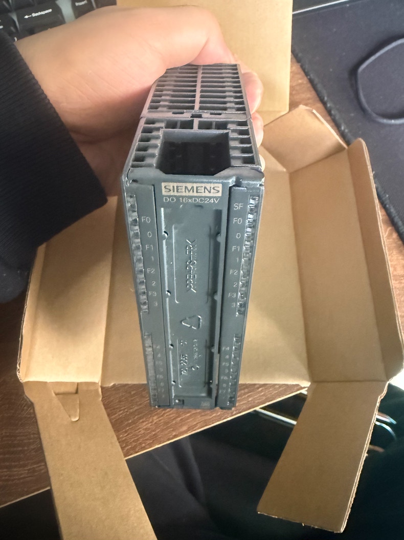 Siemens 6ES7322-8BH01-0AB0  2