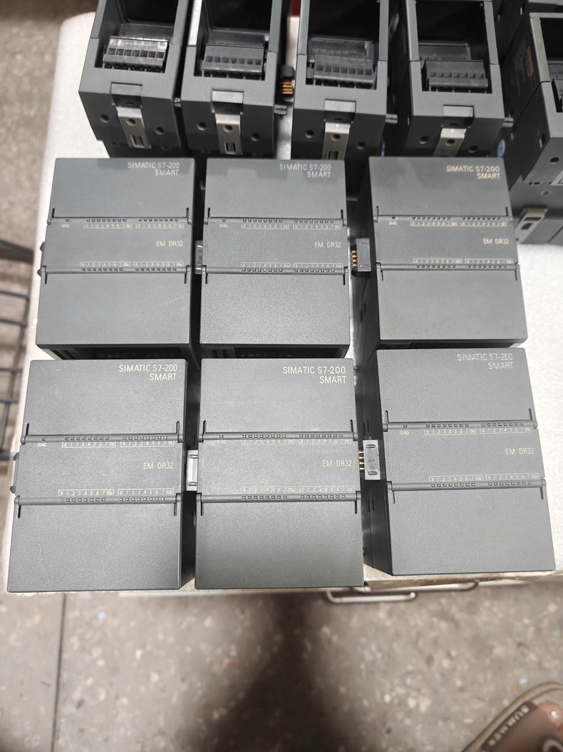 Siemens 6ES7288-2DR32-0AA0  2